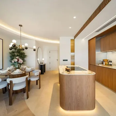 Charming 3-bedroom With Sea View In