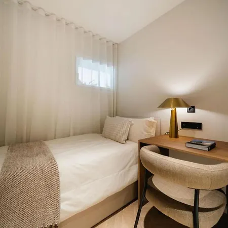 Charming 3-bedroom With Sea View In Apartamento *