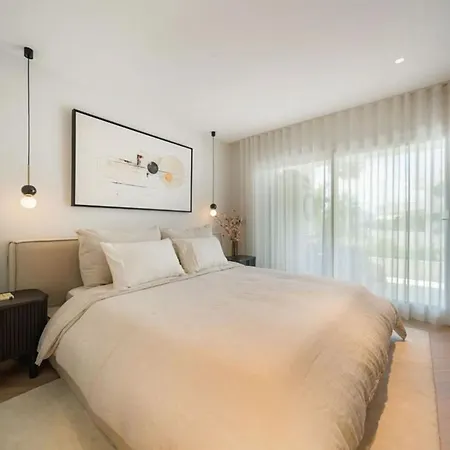 Charming 3-bedroom With Sea View In Apartamento Alguer