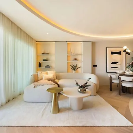 Charming 3-bedroom With Sea View In Apartamento *