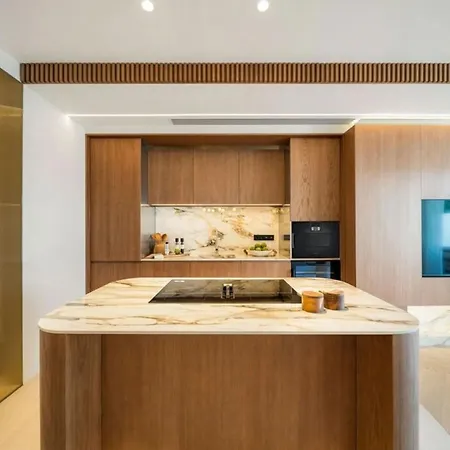 Charming 3-bedroom With Sea View In